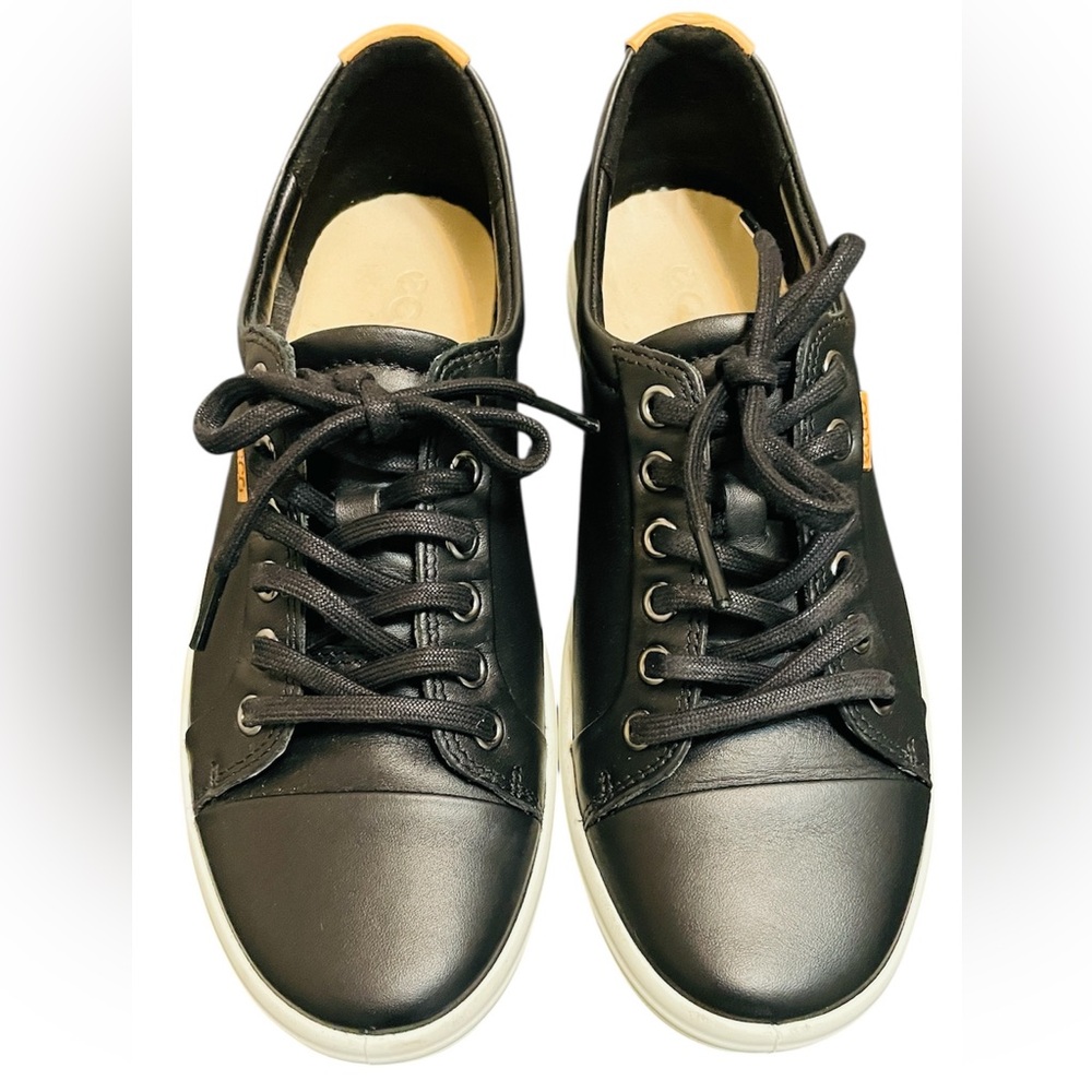 Women’s Ecco Soft 7 Leather Sneakers size 8 - 8.5